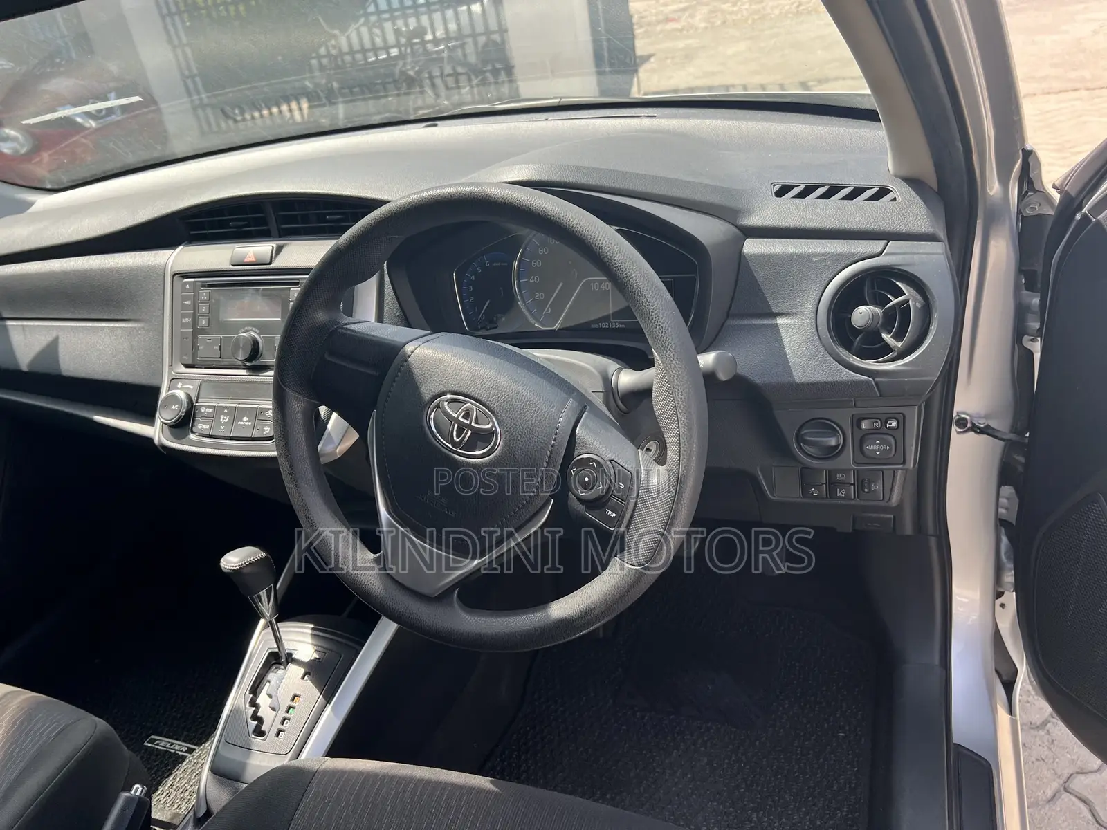Toyota Corolla Fielder 2018 Silver