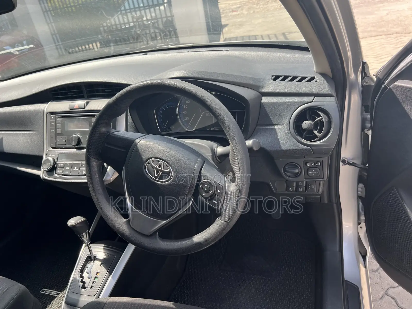 Toyota Corolla Fielder 2018 Silver