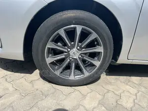 Toyota Corolla Fielder 2018 Silver