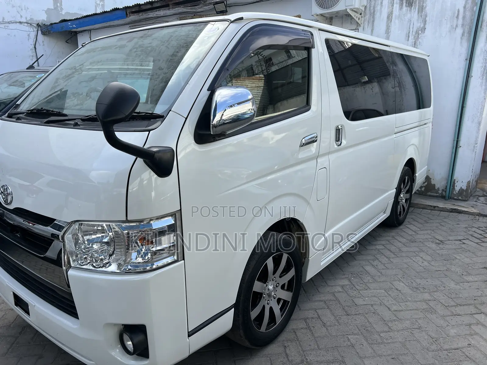 Toyota HiAce 2018 White
