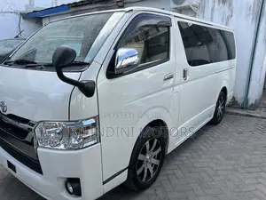 Toyota HiAce 2018 White