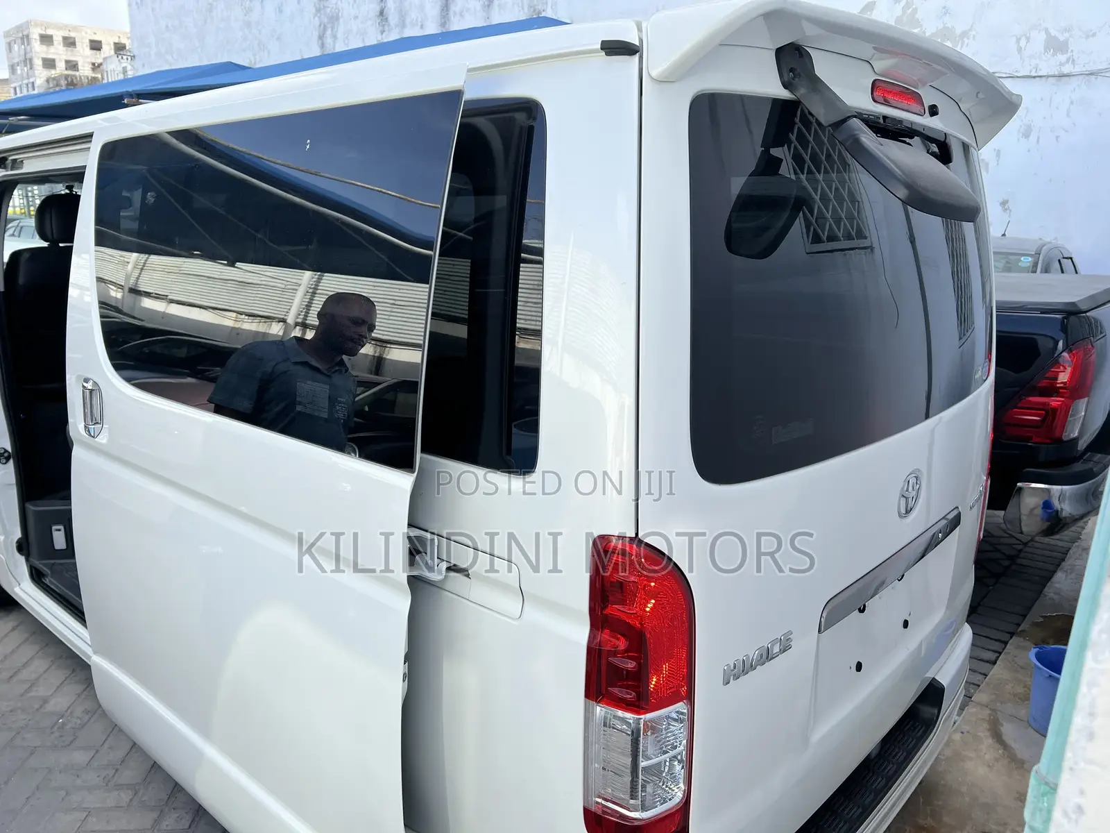 Toyota HiAce 2018 White