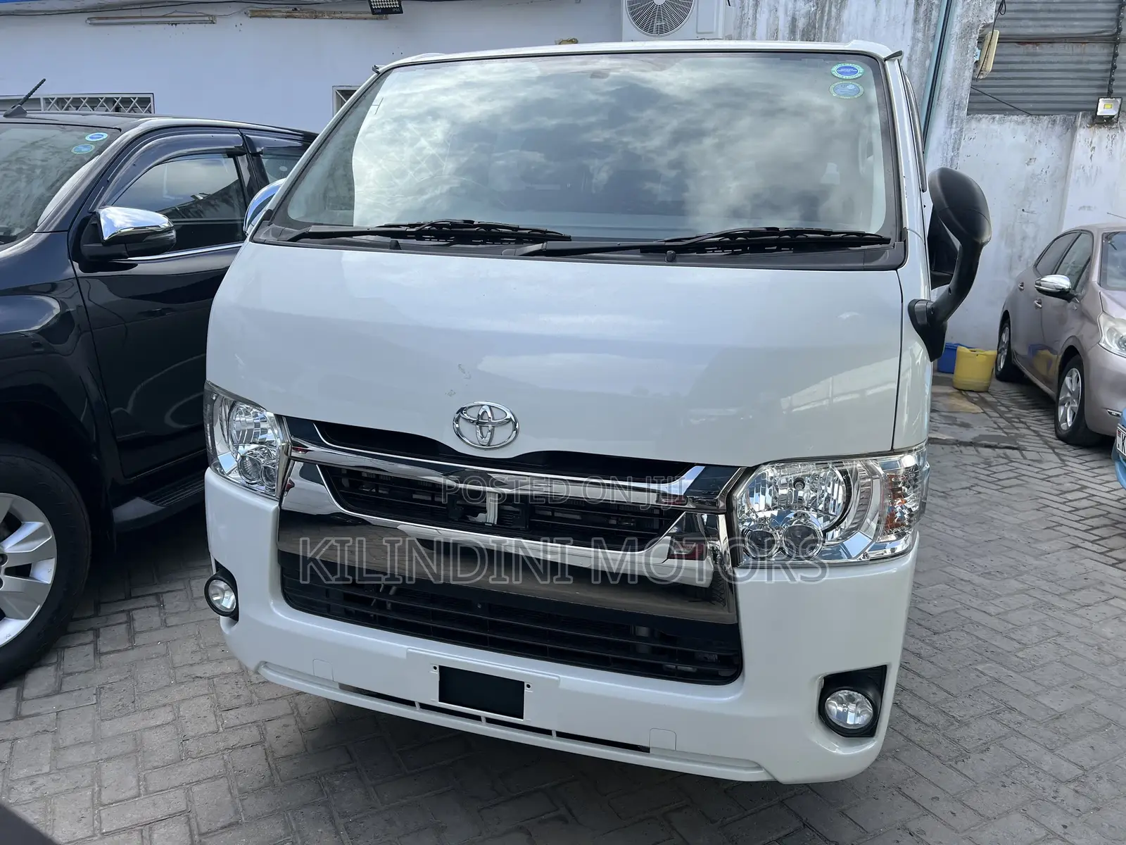 Toyota HiAce 2018 White