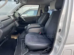 Toyota HiAce 2018 White