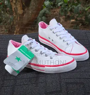 White Converse Leather Sizes: 37,38,39,40,41,42