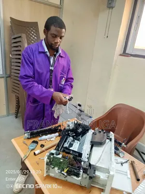 Technician in Pinter Repair and Service