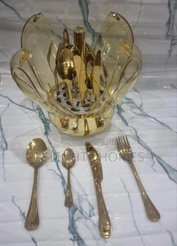 Luxury Crystal Dome Shape Cover 24pc Cutlery - thumbnail 3