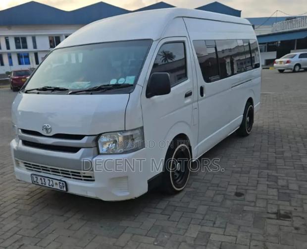 Toyota HiAce 2018 White