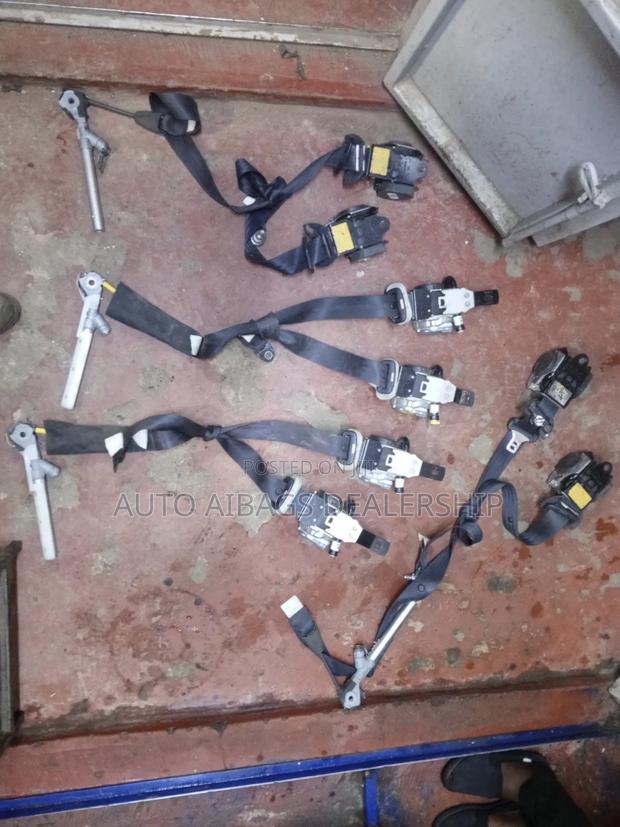 Nissan Serena C26 Front Seatbelts Both. - thumbnail 2
