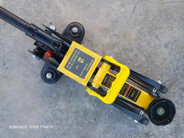 Hydraulic 2 Tonnes Vertical Car Jack - thumbnail 6