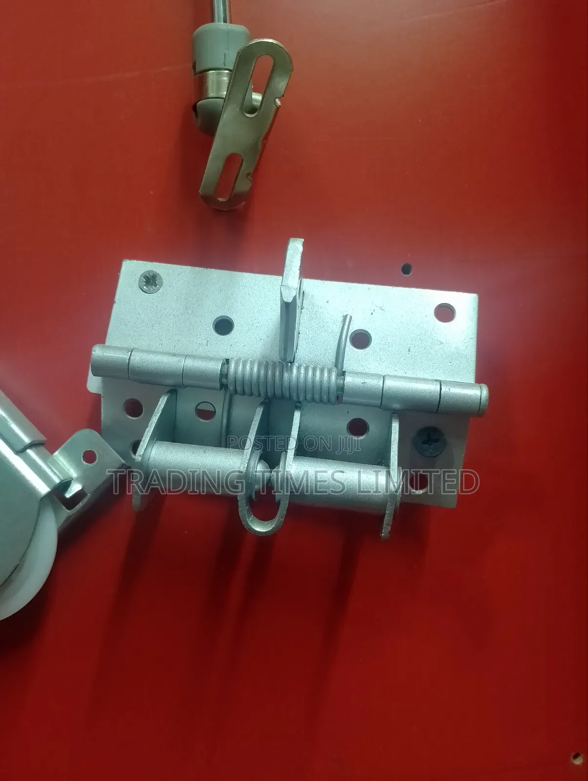 Self Locking/ Returning Hinge