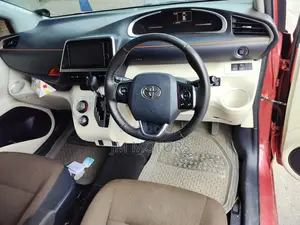 Toyota Sienta 2016 Burgundy