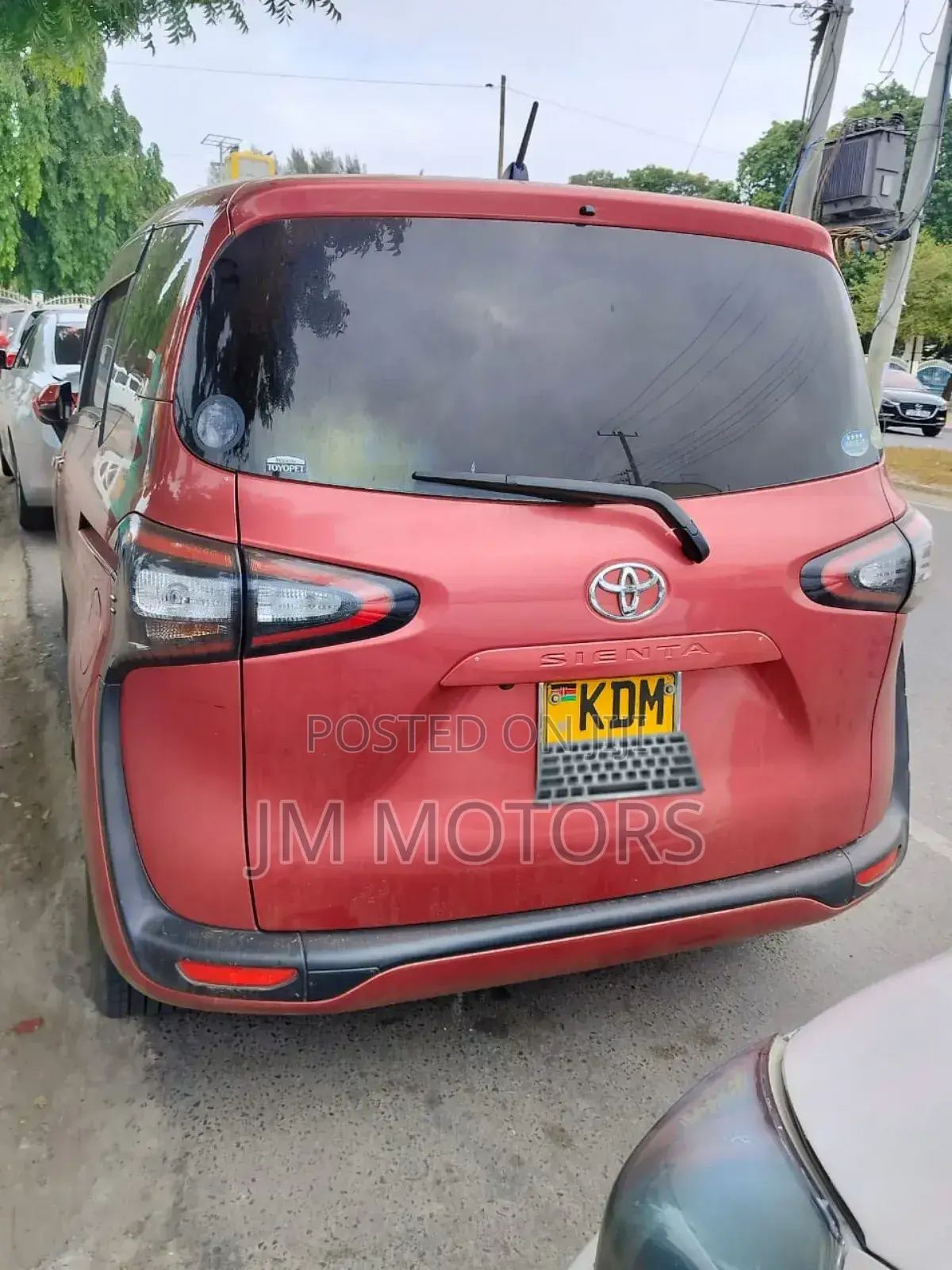 Toyota Sienta 2016 Burgundy