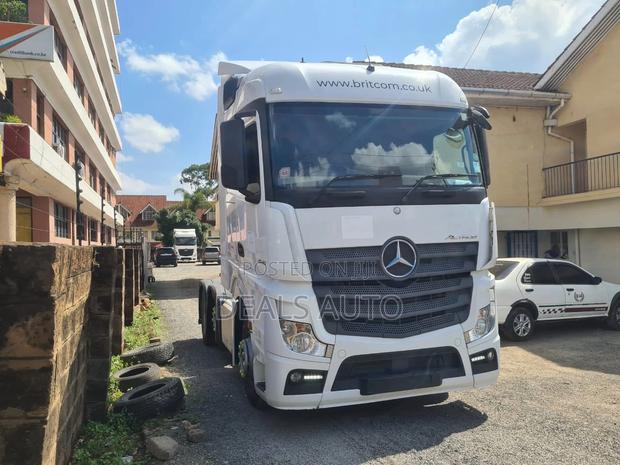 Mercedes Benz Actros - thumbnail 2