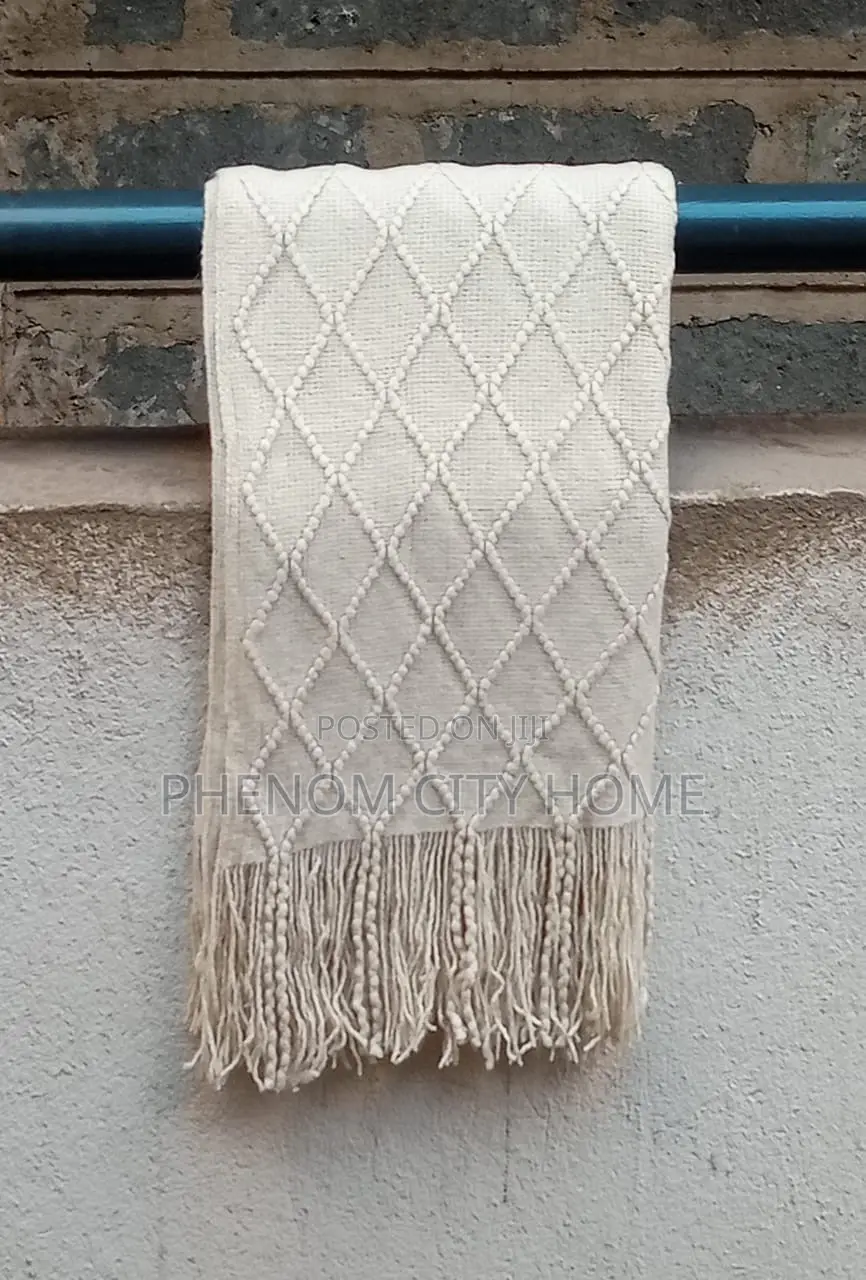 Small Knitted Decor Blankets
