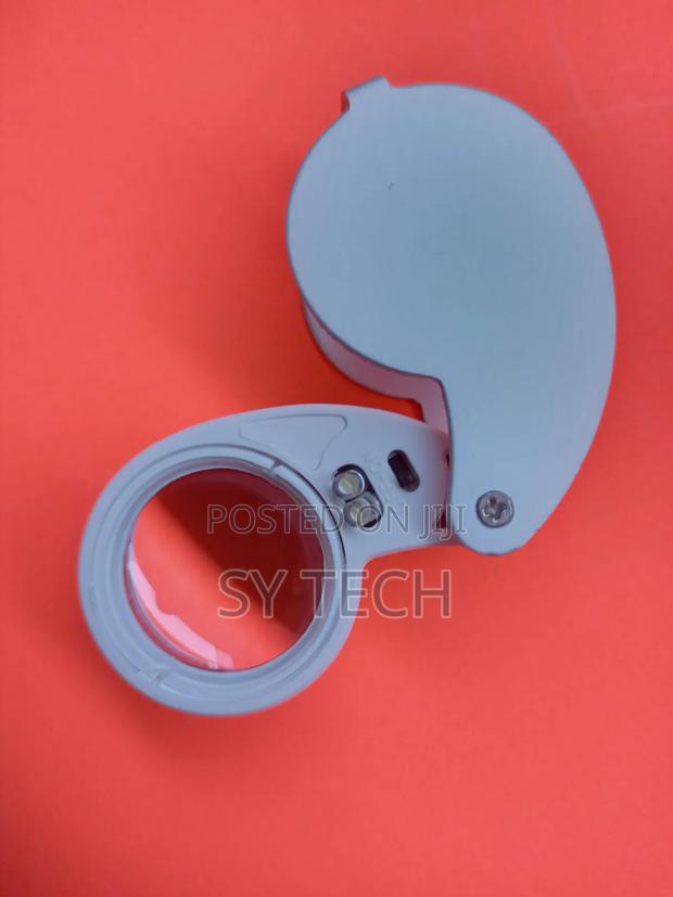 Foldable X40 Magnifying Glass - main view