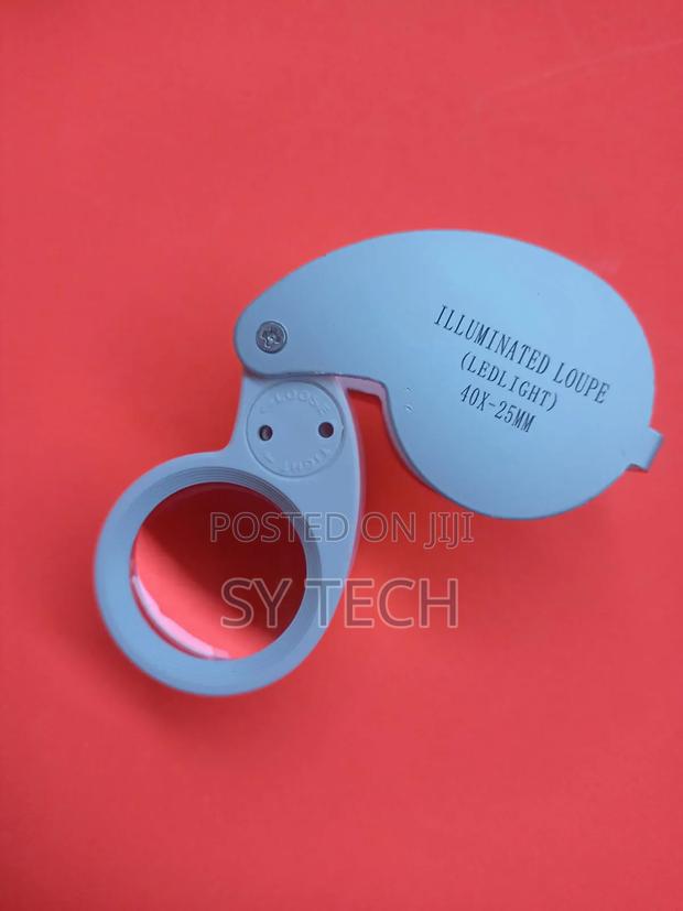 Foldable X40 Magnifying Glass - thumbnail 2