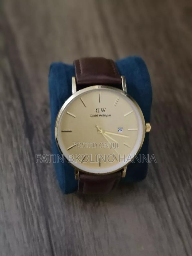 Simple Daniel Wellington Watch - thumbnail 2