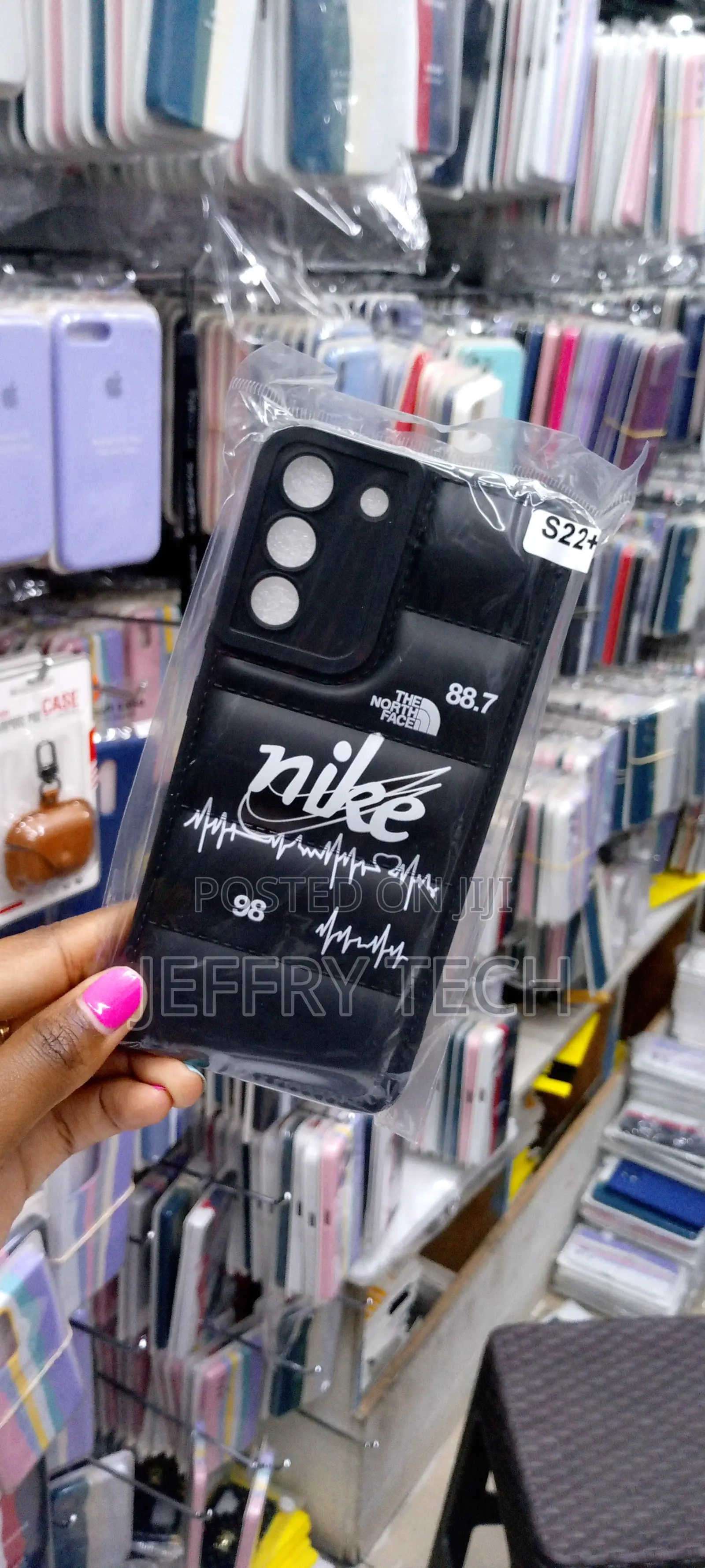 Nike Luxury Matte Puffer Case (Samsung Galaxy S22+ BLACK