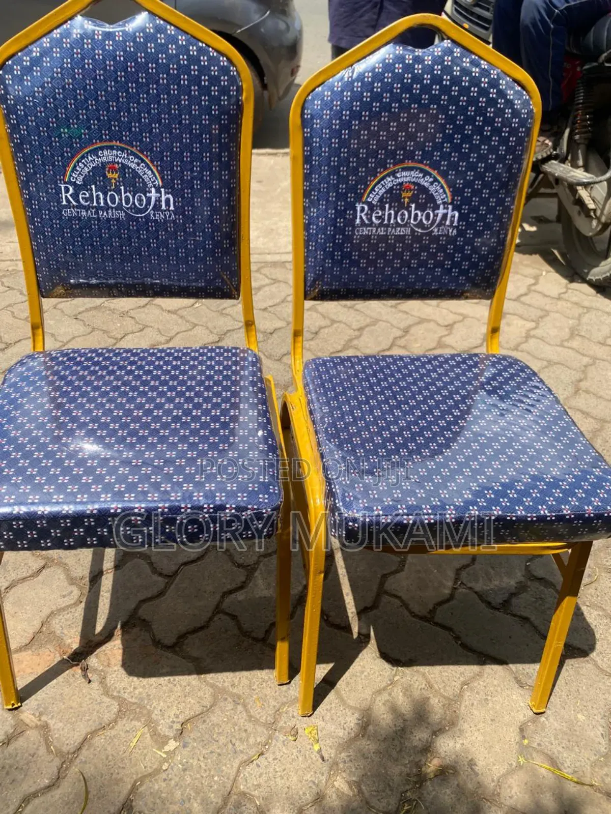 Printed Goldish Comfortable School Lockers and Chairs
