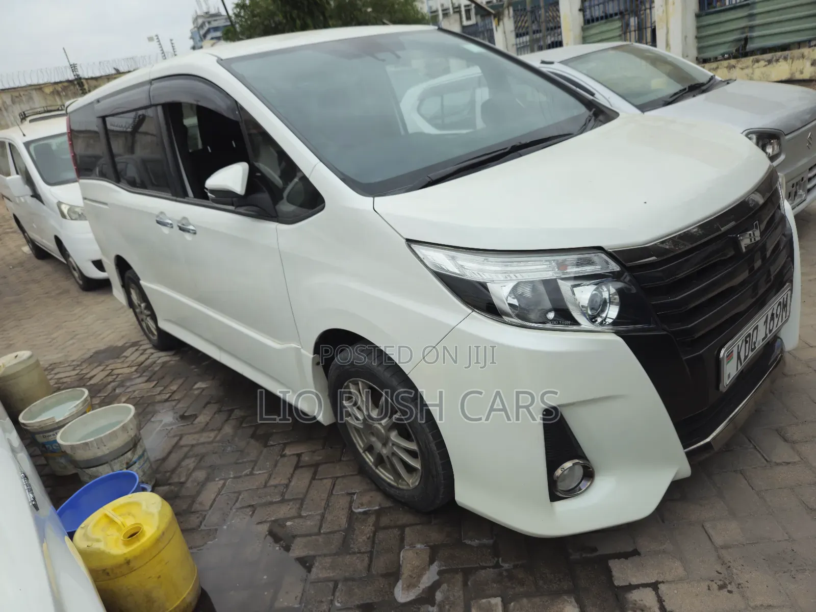 Toyota Noah 2018 White