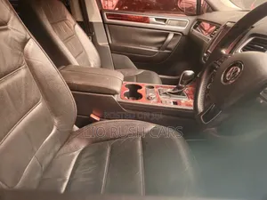 Volkswagen Touareg 2011 Black