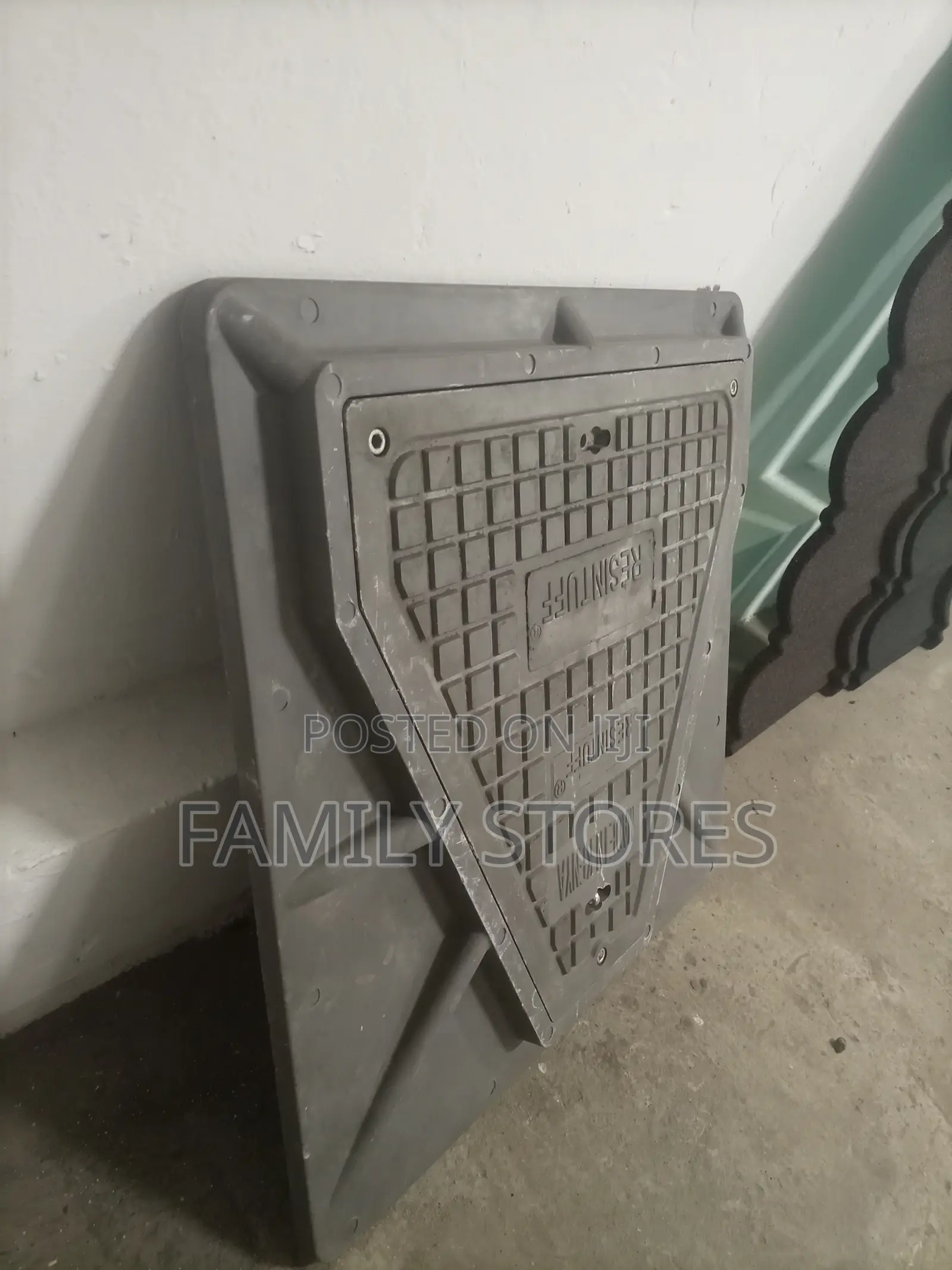700*700mm Triangular Manhole Cover