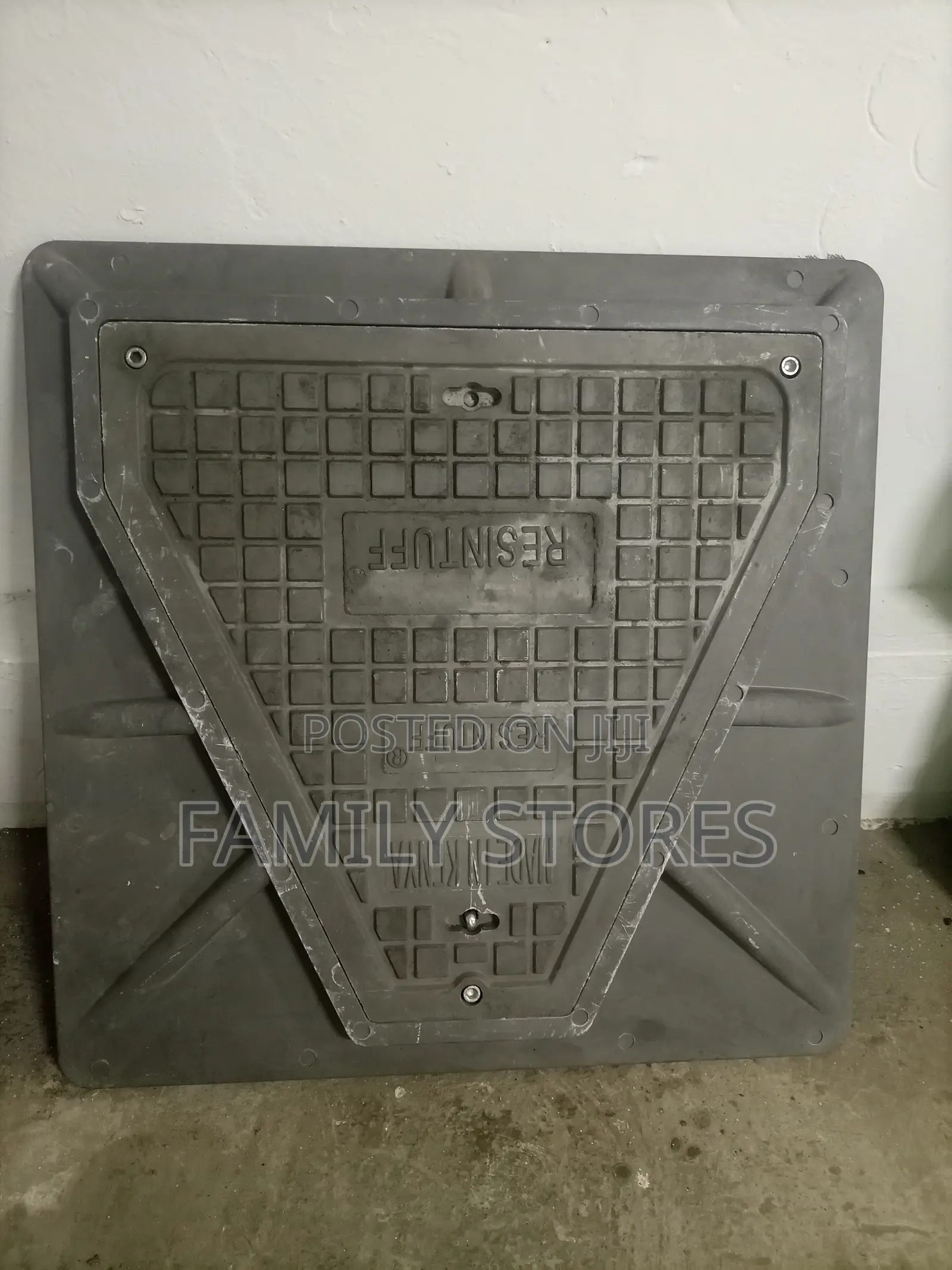 700*700mm Triangular Manhole Cover