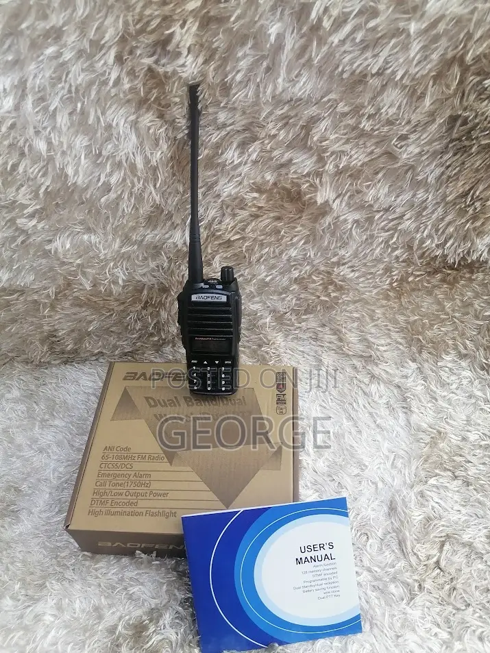 Walkie Talkie>< Radio Call Baofeng Uv-82
