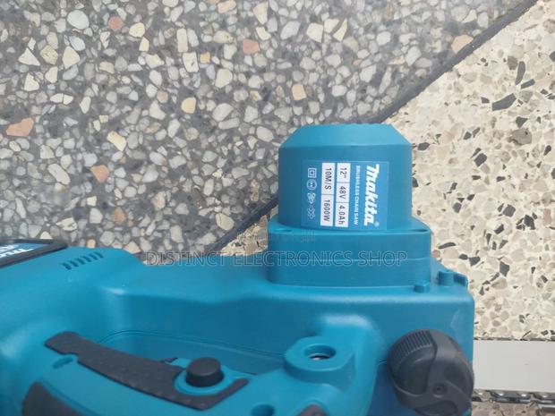 Makita Rechargeable Chainsaw - thumbnail 2