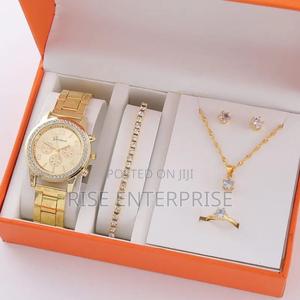 Fashion Trendy Quartz Watch Gift Set - main view