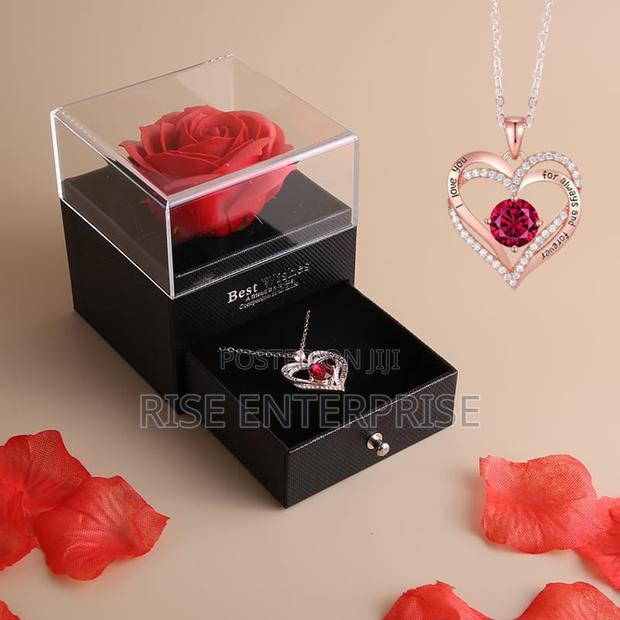 Heart Shaped Red Rose Necklace With Gift Box