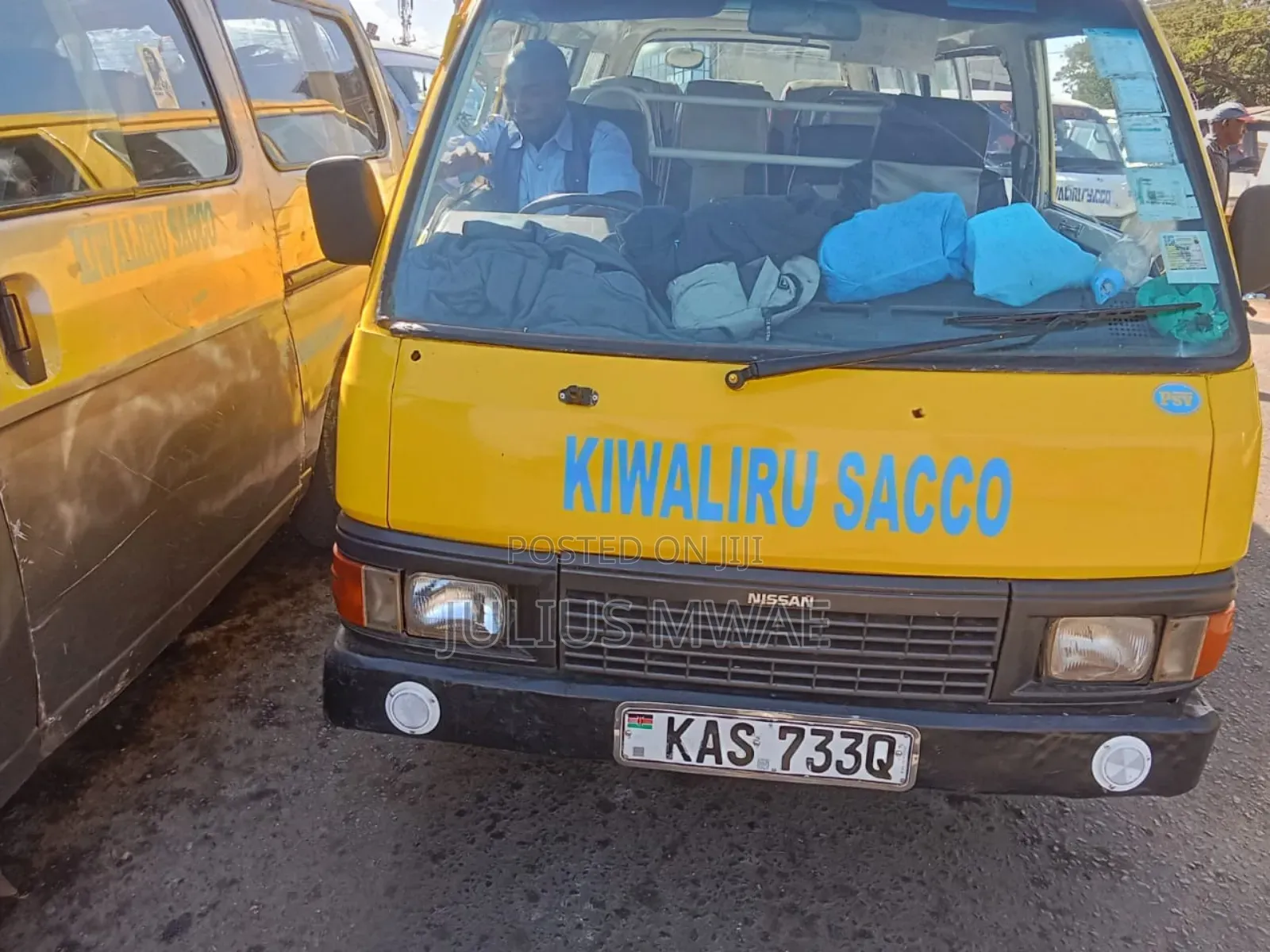 Nissan Caravan (Urvan) 1992 Yellow