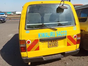 Nissan Caravan (Urvan) 1992 Yellow