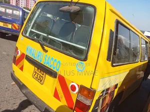 Nissan Caravan (Urvan) 1992 Yellow