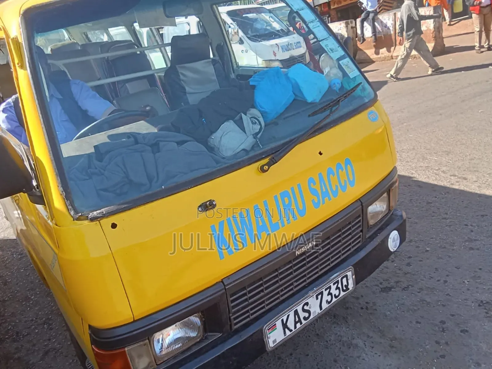 Nissan Caravan (Urvan) 1992 Yellow