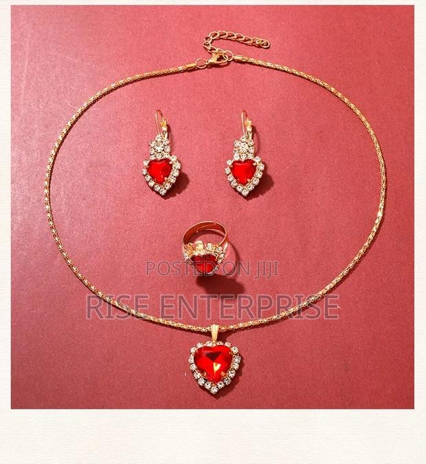 Golden Luxury Trendy Gift Set for Ladies* - thumbnail 2