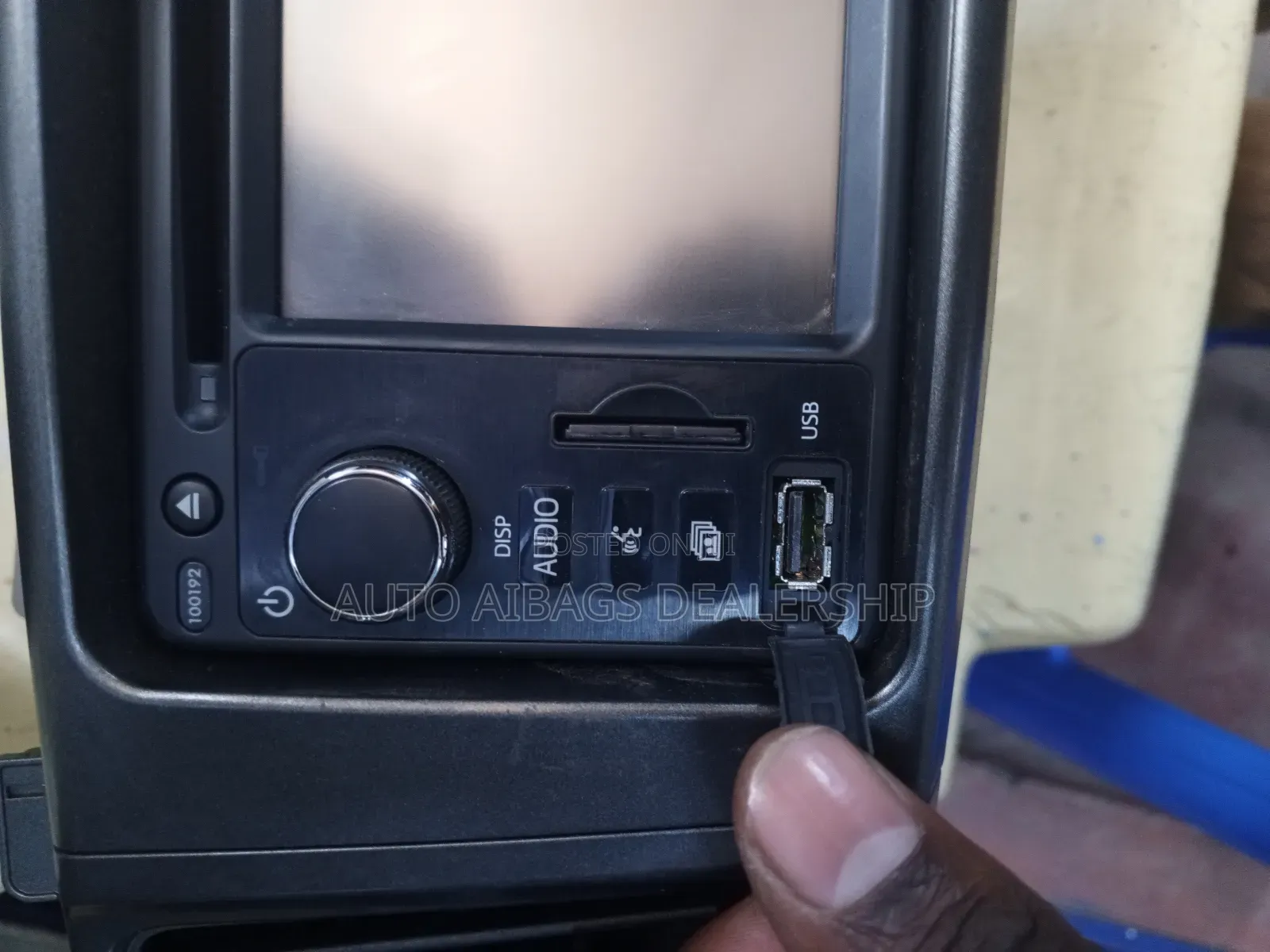 RAV4 Model 2015 Radio Full Compartment.