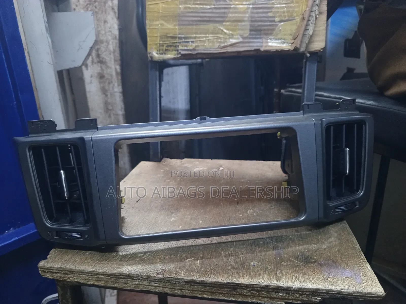 RAV4 Model 2015 Radio Full Compartment.
