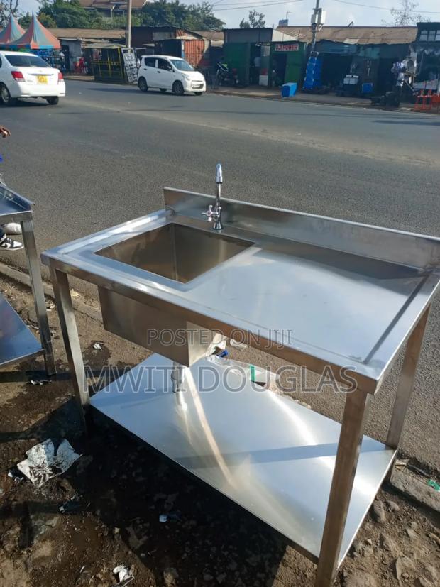 User Friendly Single Unit Sink With a Working Space