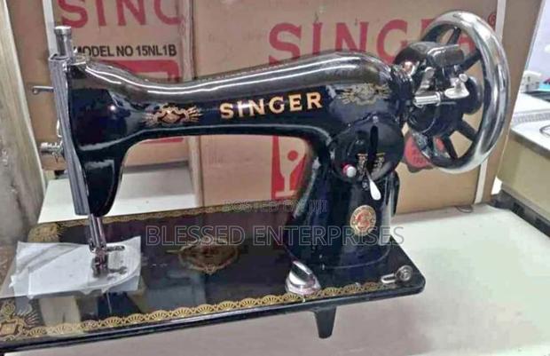 Complete Singer Sewing Machine/ Singer Sewing Machine