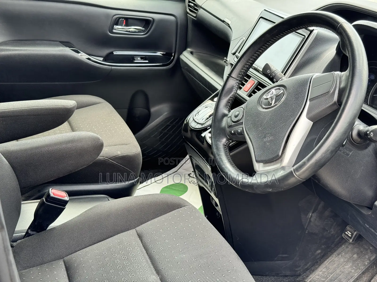 Toyota Noah 2018 Purple