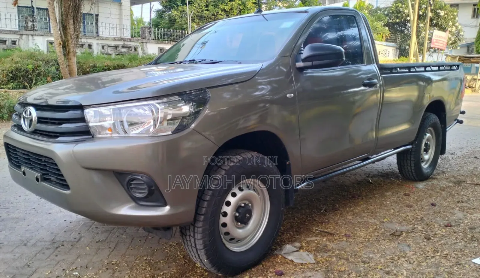 Toyota Hilux 2024 Brown