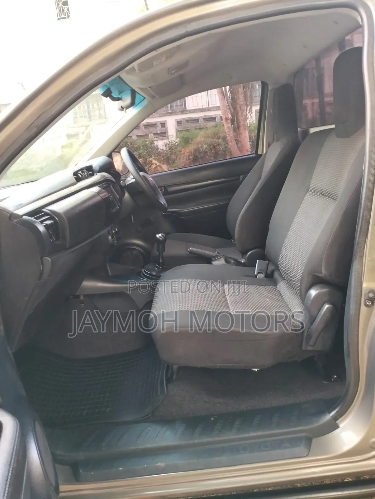 Toyota Hilux 2024 Brown