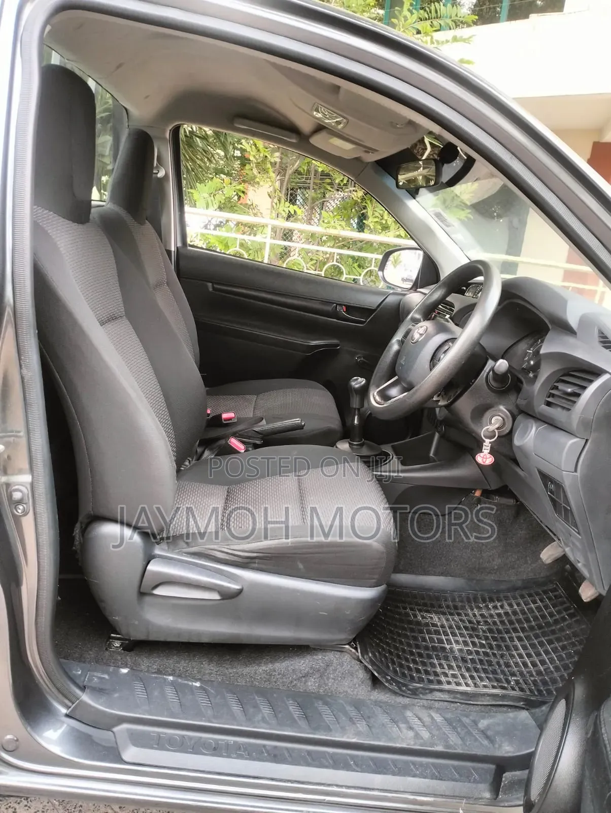 Toyota Hilux 2024 Brown