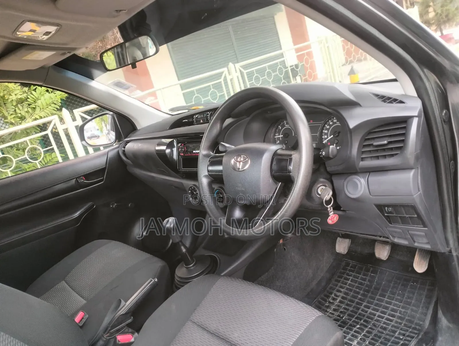 Toyota Hilux 2024 Brown
