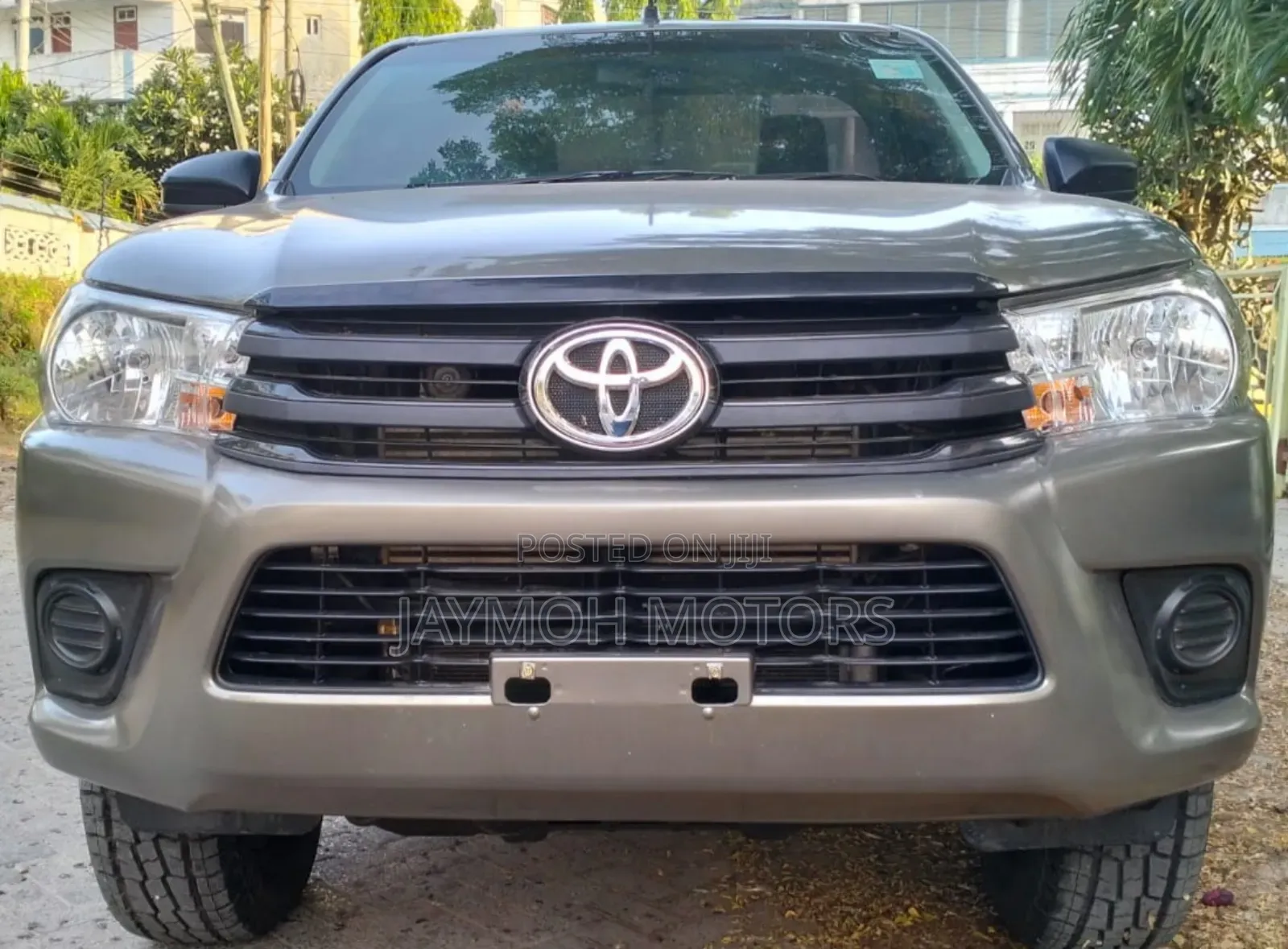Toyota Hilux 2024 Brown