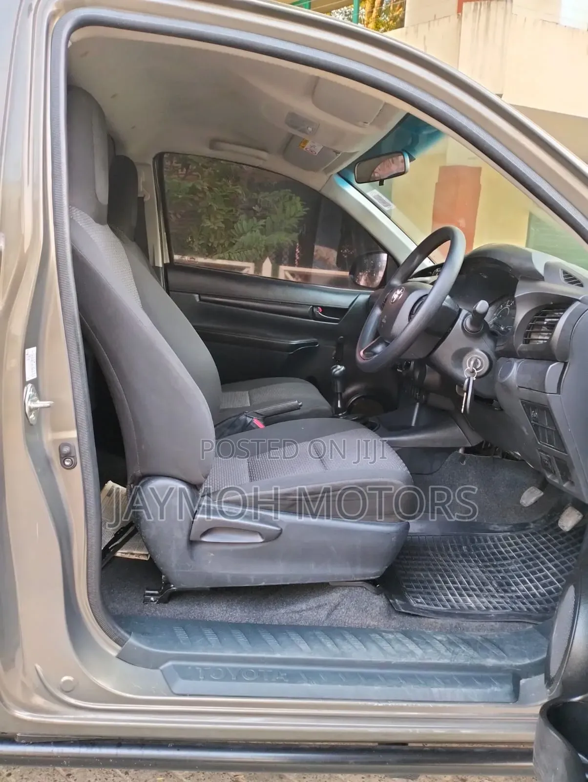 Toyota Hilux 2024 Brown