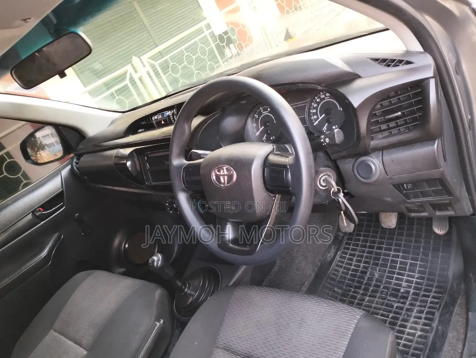 Toyota Hilux 2024 Brown