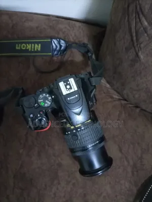 Nikon D5600 Exuk With 18-55mm Lense